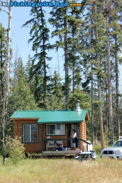 Little Cozy Rustic Cabin at Tunkwa Lake